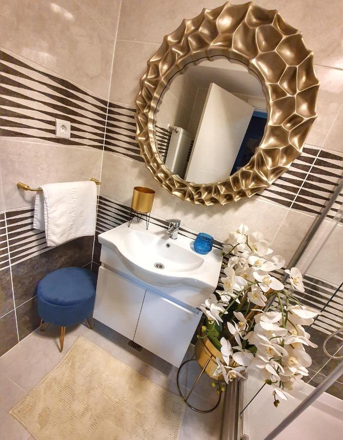 Portobella Airport Aparthotel - Self Check In Otopeni Exteriör bild